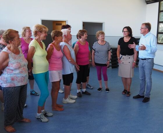 Oberbürgermeister Andreas Starke (r.) und SPD-Stadträtin Ingeborg Eichhorn (2.v.r.)